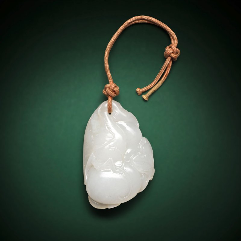 清晚期 白玉福祿紋佩 | A WHITE JADE 'DOUBLE GOURD AND BAT' PENDANT - 图2