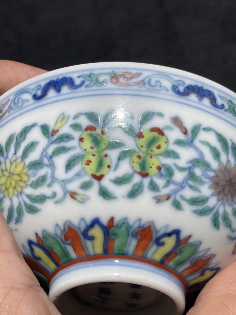 清雍正 斗彩缠枝花果纹小杯 - 图7