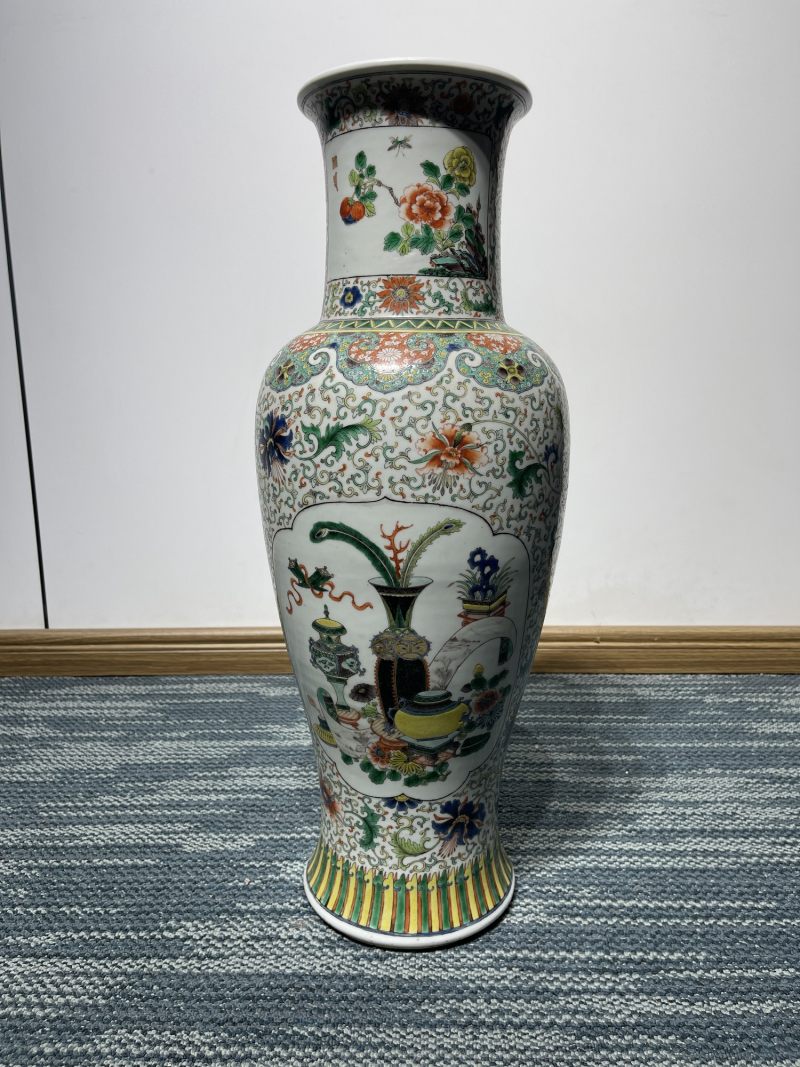 清晚期 五彩花卉开光山水纹大观音瓶 - 图2