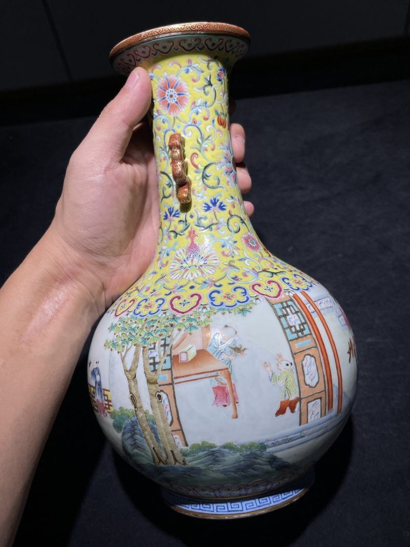 清嘉庆 洋彩婴戏纹双耳瓶 - 图5