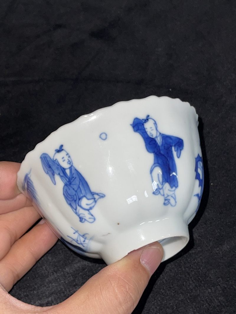 清康熙 青花人物纹花口杯 - 图3