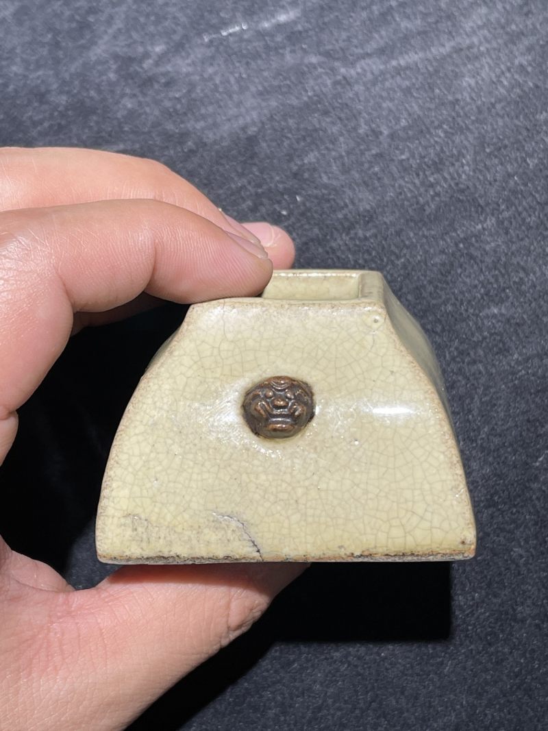 明代 仿钧釉双耳四方水盂 - 图4