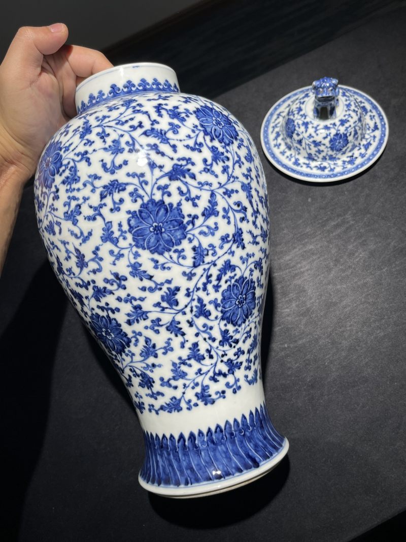 清乾隆 青花缠枝莲纹将军罐 - 图2