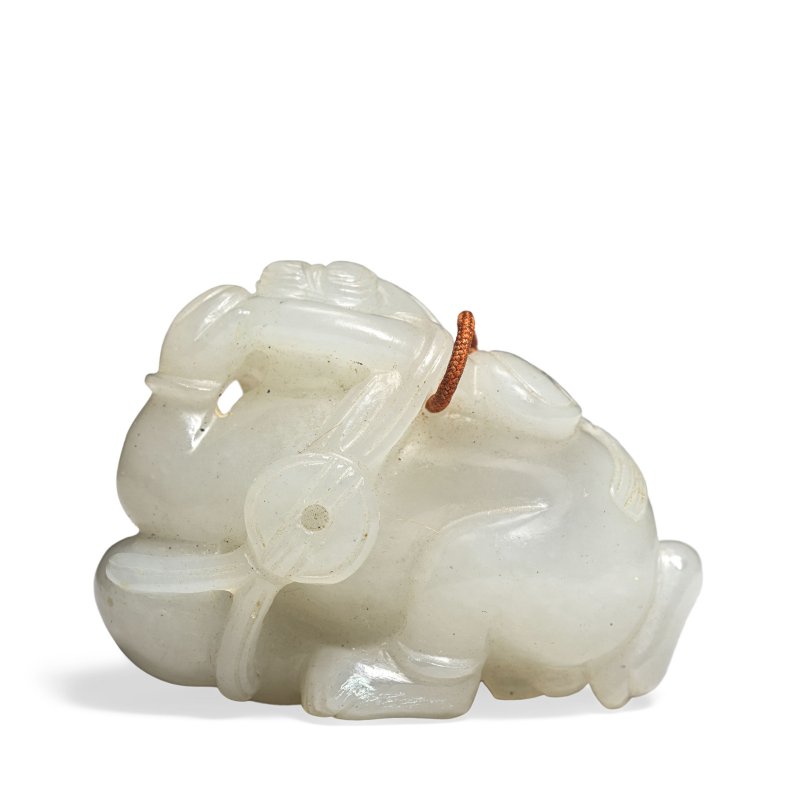 十八世紀 白玉雕童子 | A WHITE JADE 'BOY' CARVING - 图2