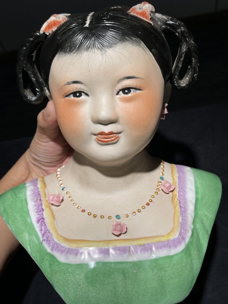 解放后 雕塑瓷厂曾山东作少女雕塑 - 图3