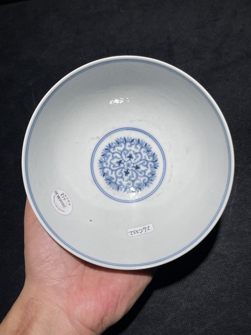 清道光 青花淡描缠枝莲纹碗 - 图5