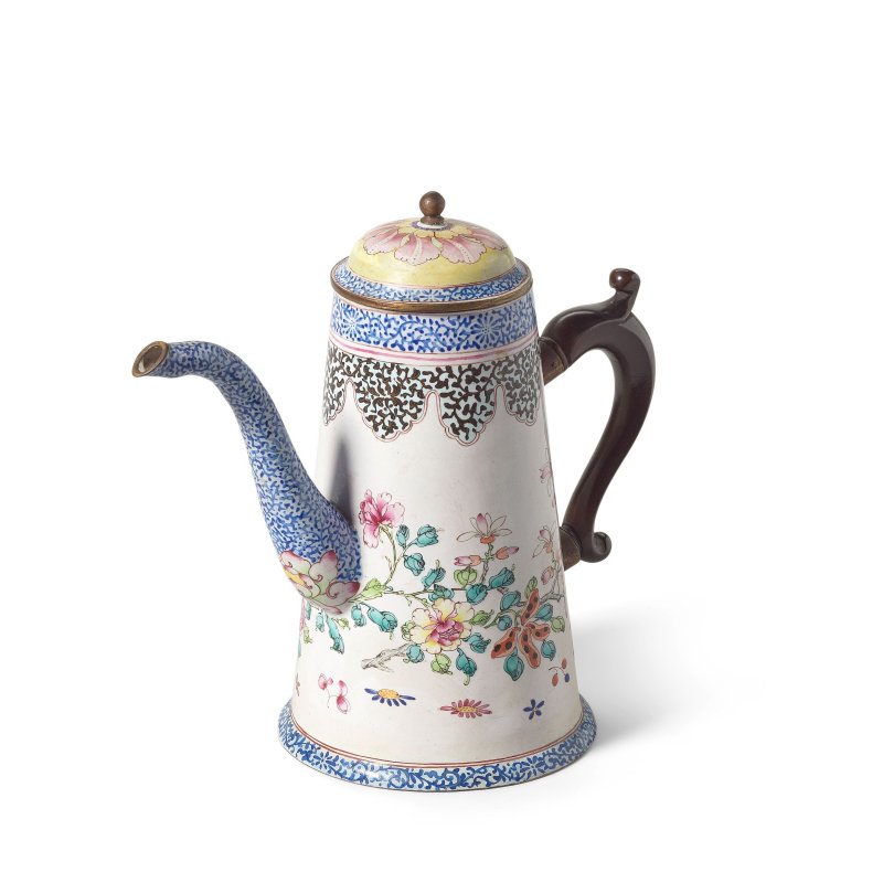 十八世紀 畫琺琅蓋壺 | A PAINTED ENAMEL COFFEE POT AND COVER - 图2