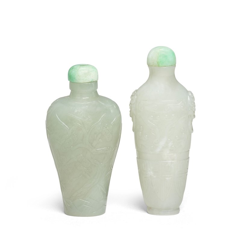十九世紀 玉雕歲寒三友鼻烟壺及白玉饕餮紋鼻烟壺 | A GREEN JADE 'THREE FRIENDS' SNUFF BOTTLE AND A WHITE JADE 'TAOTIE MASK' SNUFF BOTTLE - 图2