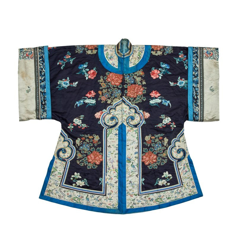 十九世紀 石青地花卉紋襖 | A PADDED MIDNIGHT-BLUE GROUND INFORMAL OVERCOAT, AO