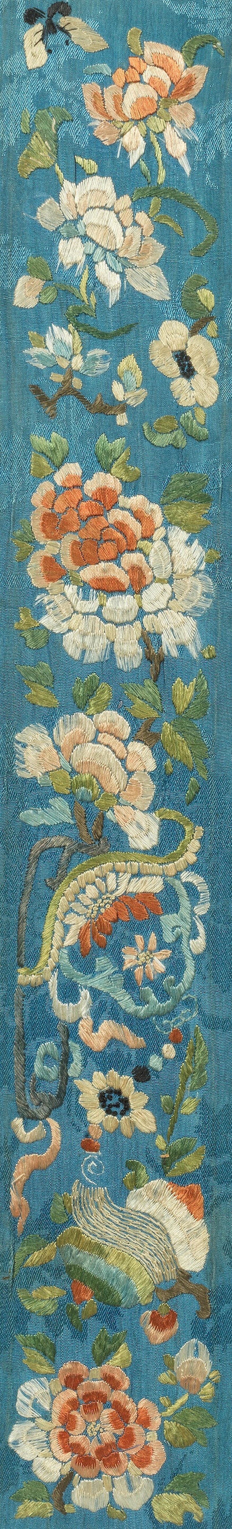十九世紀 緞綉屏一組 | A GROUP OF EMBROIDERED PANELS AND SLEEVE BANDS - 图7