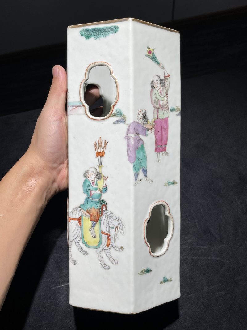 清光绪 粉彩八蛮进宝海棠镂空六方帽筒一对 - 图5