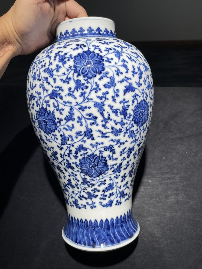 清乾隆 青花缠枝莲纹将军罐 - 图3