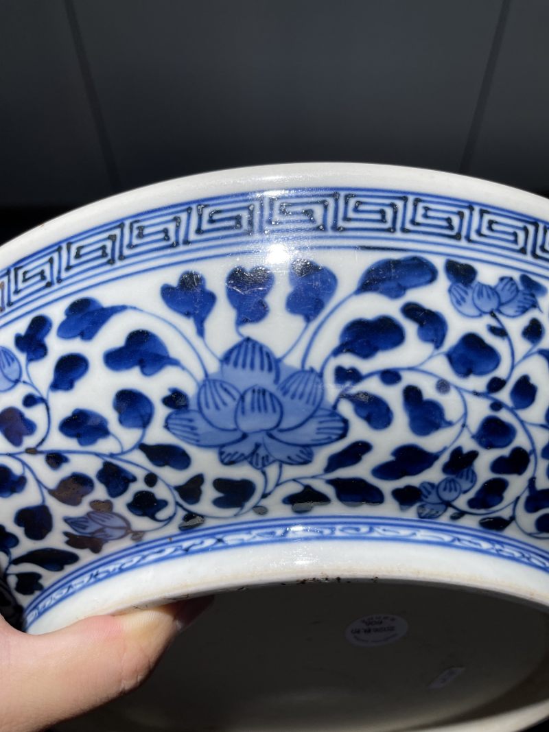 清雍正 青花一把莲纹大盘 - 图7