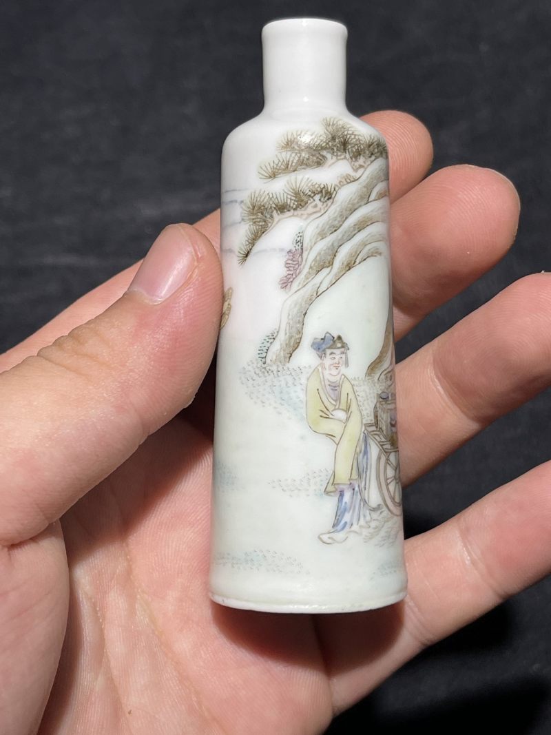 清乾隆 粉彩人物故事纹鼻烟壶 - 图4