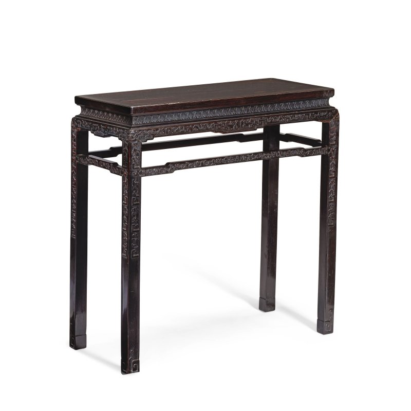 清乾隆/嘉慶 紫檀雕花卉紋有束腰羅鍋棖條桌 | A MAGNIFICENT ZITAN SIDE TABLE - 图2