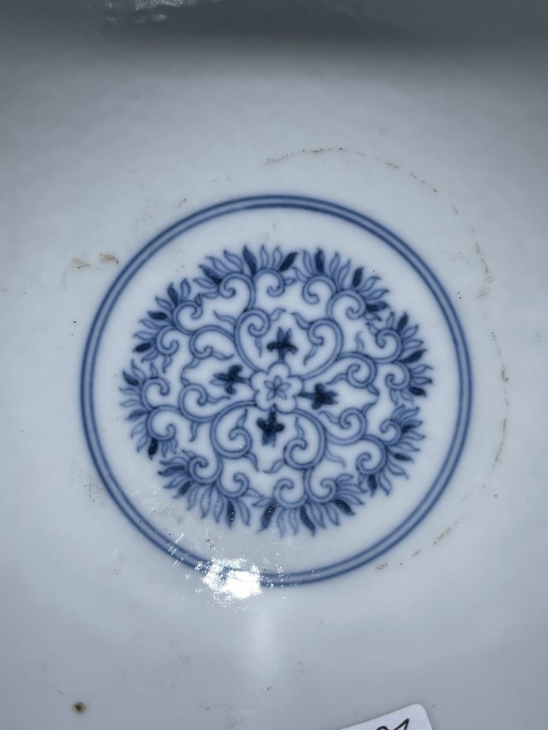 清道光 青花淡描缠枝莲纹碗 - 图6