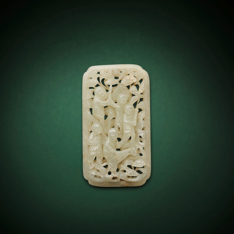 明 青玉鏤雕嬰戲圖牌 | A PALE GREEN RETICULATED RECTANGULAR 'BOYS' PENDANT