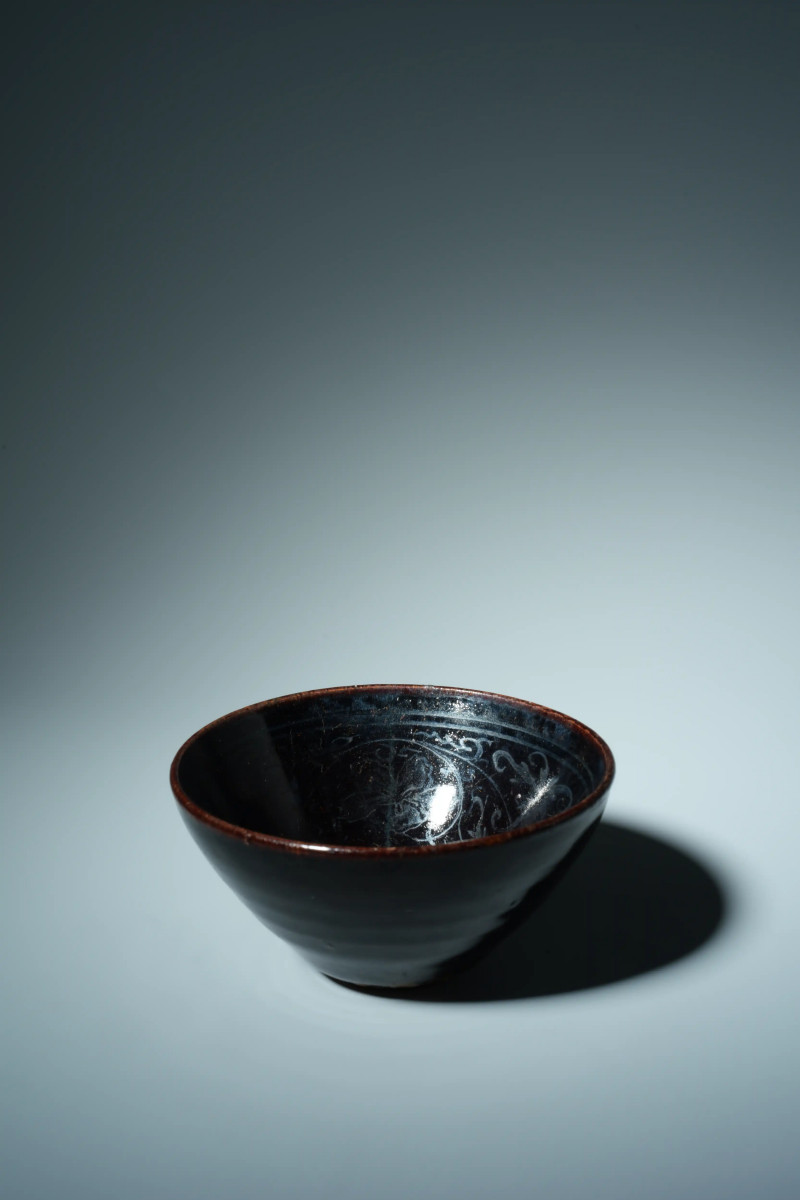 吉州窑黑釉描银宝相花不倒翁盏 - 图2