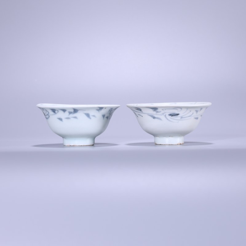 明代 青花缠枝花卉纹杯一对 - 图1