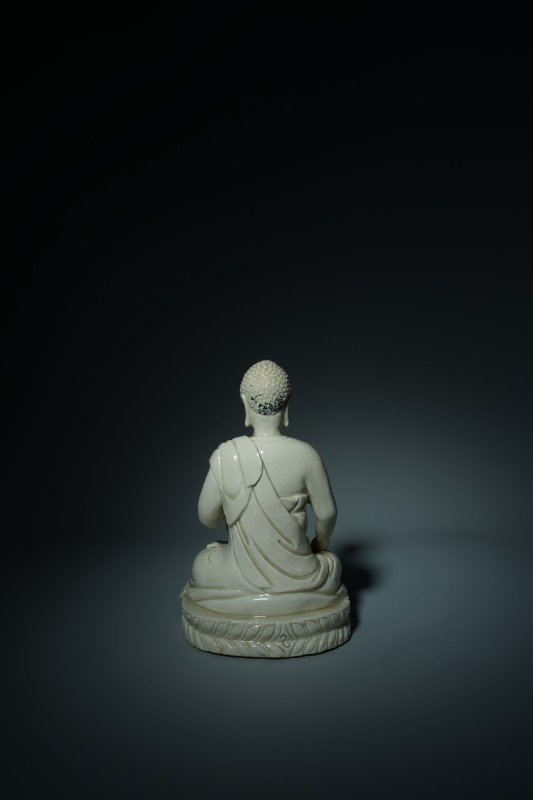德化白釉释迦牟尼佛坐像 - 图4