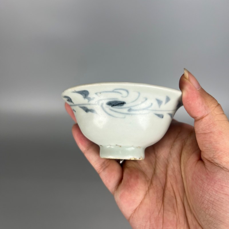 明代 青花缠枝花卉纹杯一对 - 图13