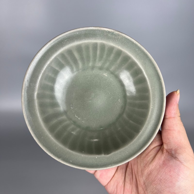 明代 龙泉窑青釉菊瓣洗 - 图5