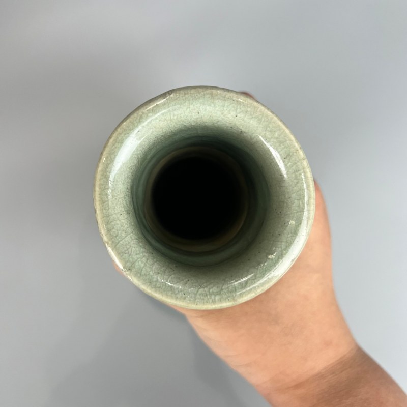 明代 龙泉窑青釉莲纹胆瓶 - 图4