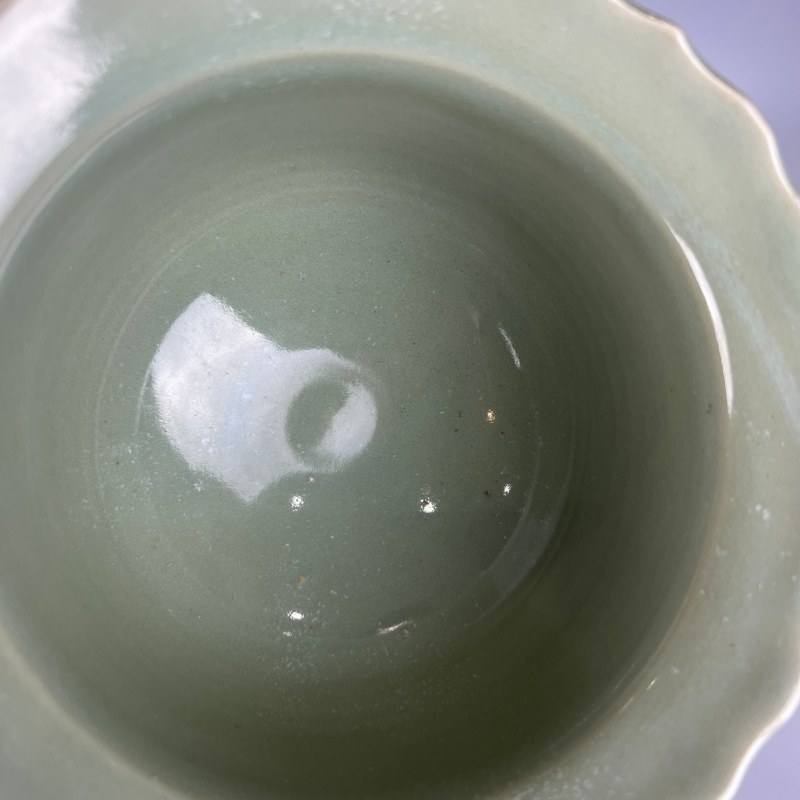 明代 龙泉窑梅子青釉高足花口碗 - 图6