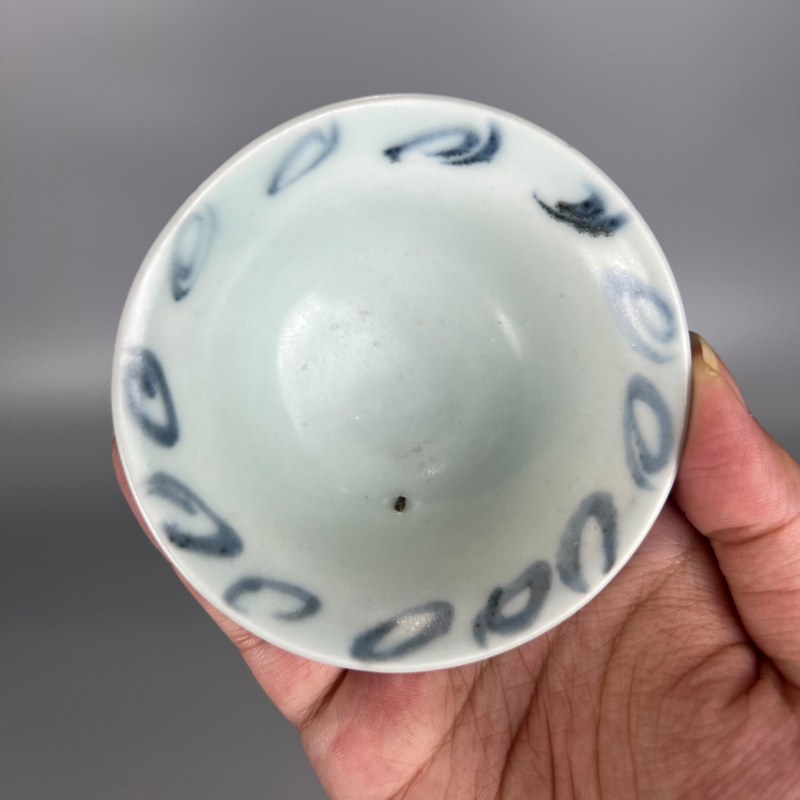 明代 青花缠枝花卉纹杯一对 - 图4