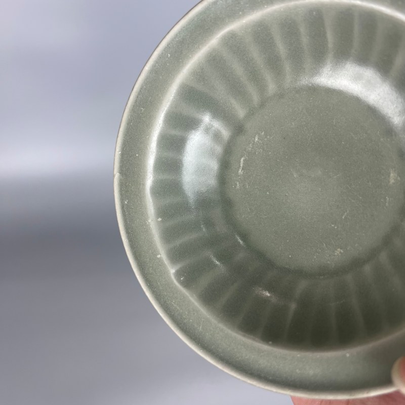 明代 龙泉窑青釉菊瓣洗 - 图7