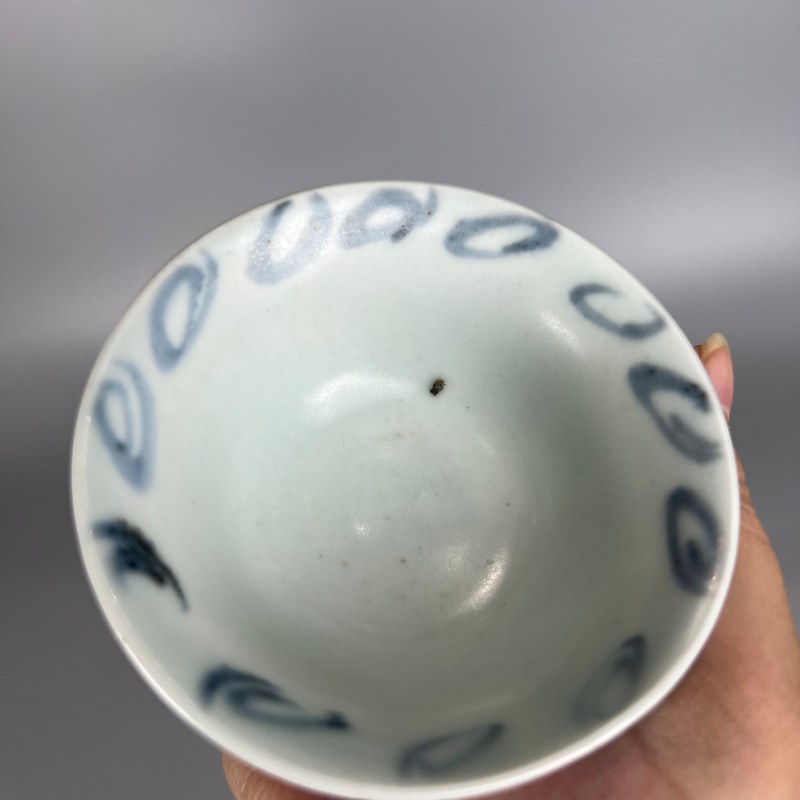 明代 青花缠枝花卉纹杯一对 - 图5