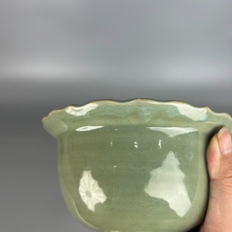 明代 龙泉窑梅子青釉高足花口碗 - 图8