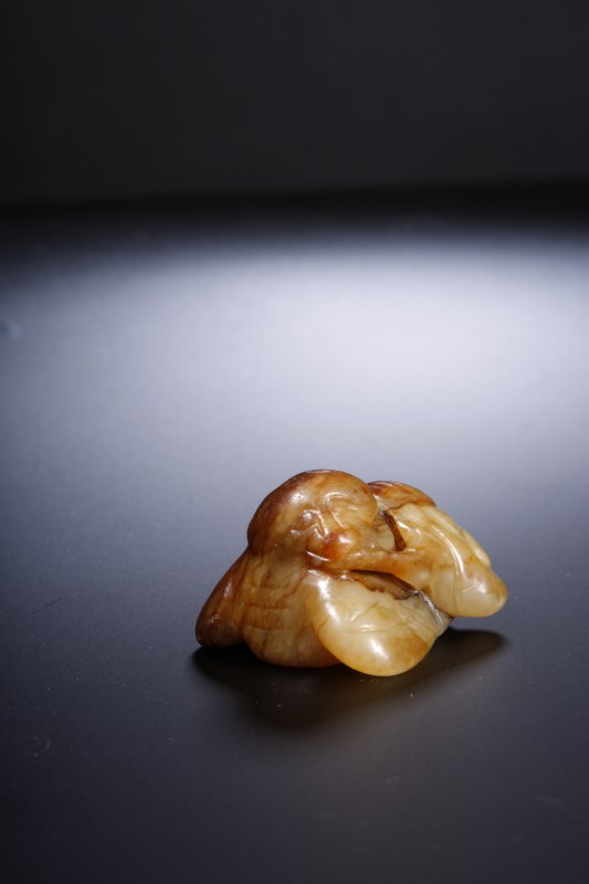 明 黄玉红沁蝠衔灵芝挂坠