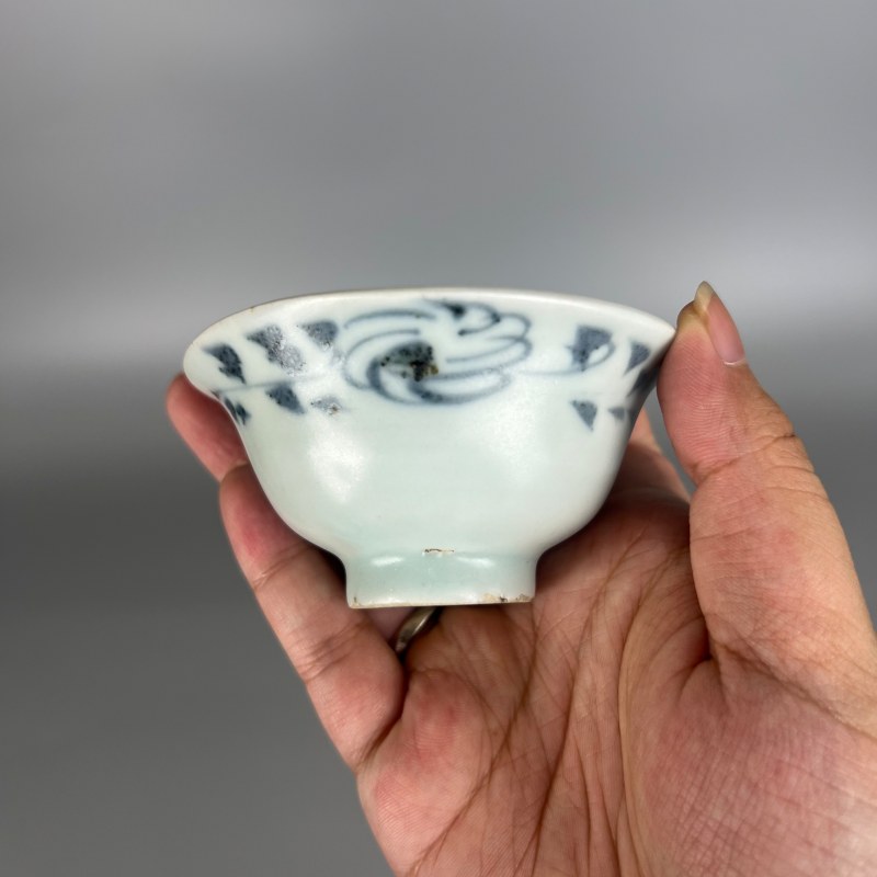 明代 青花缠枝花卉纹杯一对 - 图6