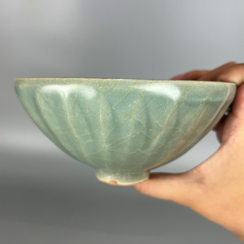 明代 龙泉窑青釉莲瓣碗一对 - 图12