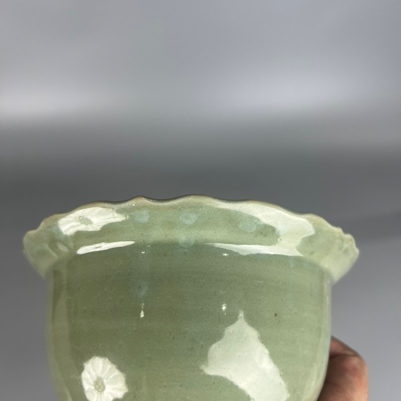 明代 龙泉窑梅子青釉高足花口碗 - 图9