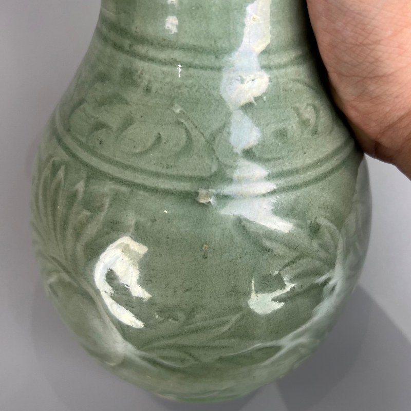 明代 龙泉窑青釉莲纹胆瓶 - 图9