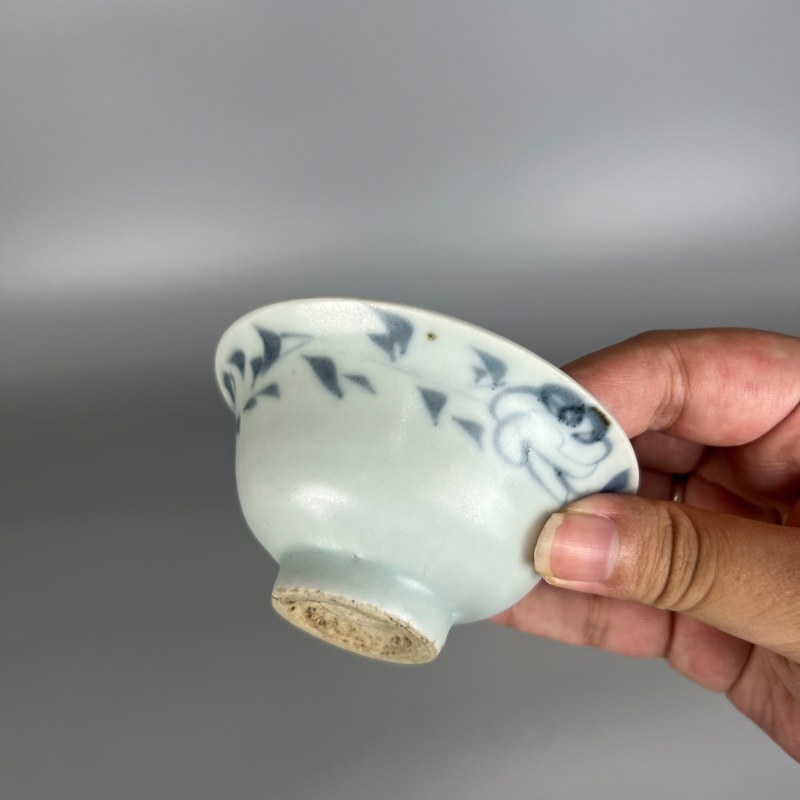 明代 青花缠枝花卉纹杯一对 - 图7