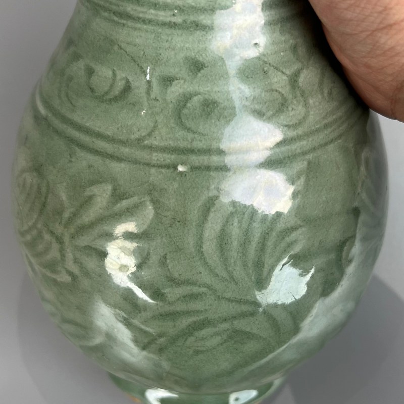 明代 龙泉窑青釉莲纹胆瓶 - 图10