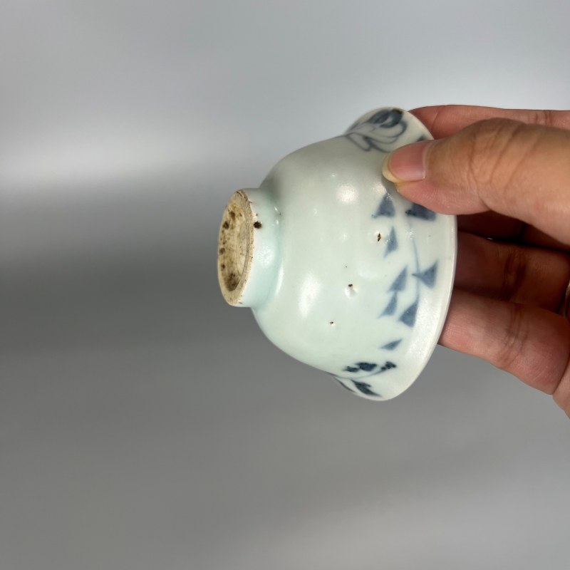 明代 青花缠枝花卉纹杯一对 - 图8