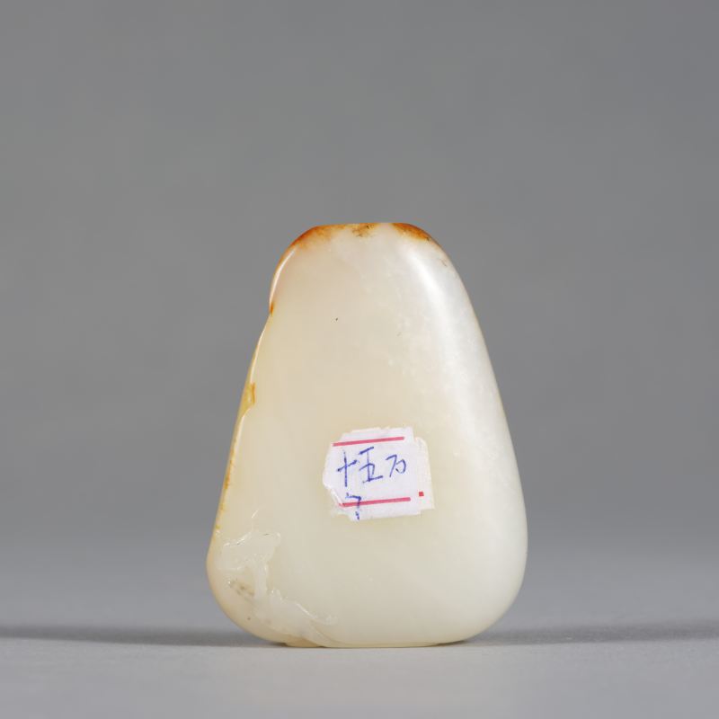 清 白玉留皮灵芝纹鼻烟壶 - 图2