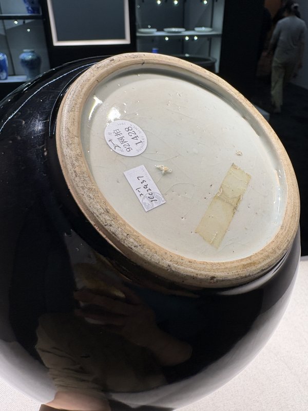 清康熙 乌金釉描金纸槌瓶一对 - 图13