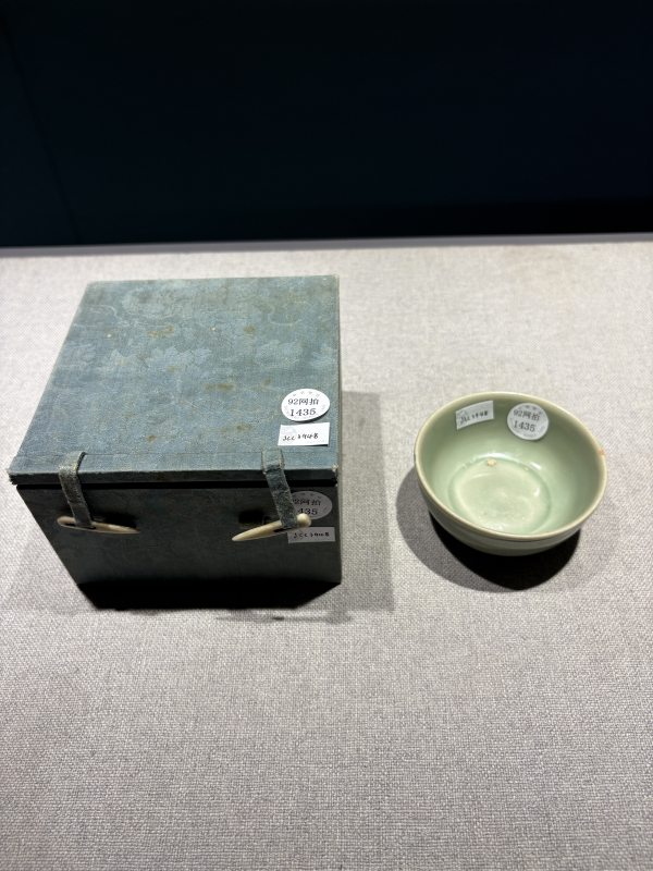 元 龙泉青釉茶圆 - 图1