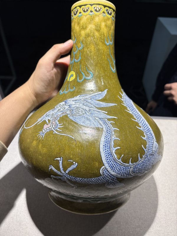 清光绪 茶叶末釉粉彩龙纹瓶 - 图7