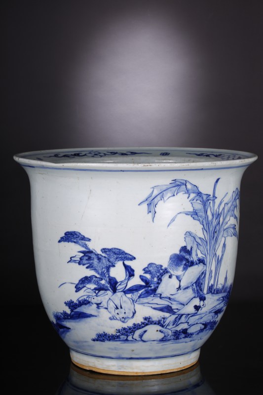 清代 青花双免芭蕉图大花盆 - 图7