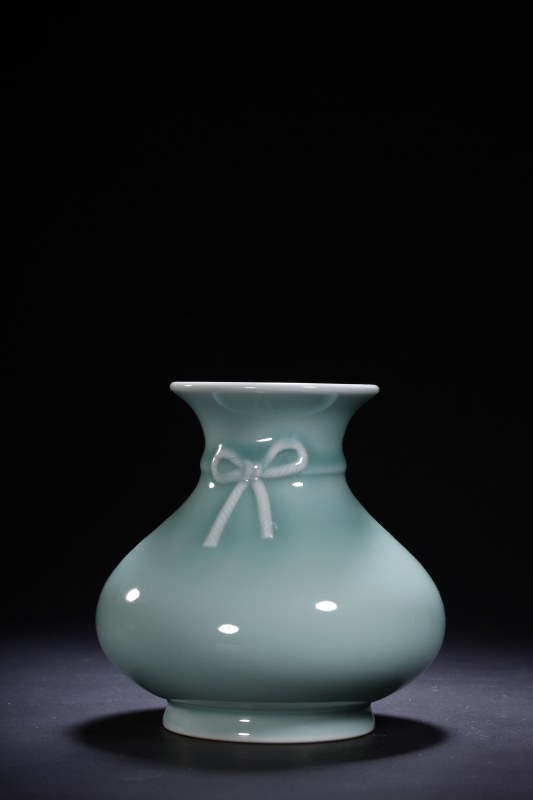现代 粉青釉堆塑绳纹小尊