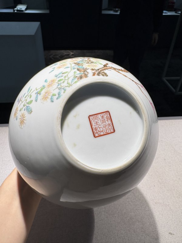 民国 静远堂制粉彩牡丹纹小天球瓶 - 图6