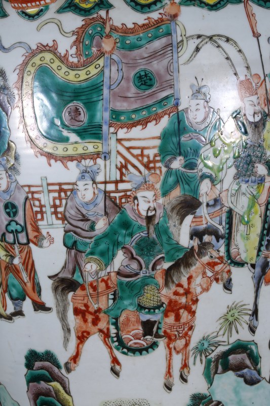 清末 粉彩刀马人物铺首大罐 - 图3