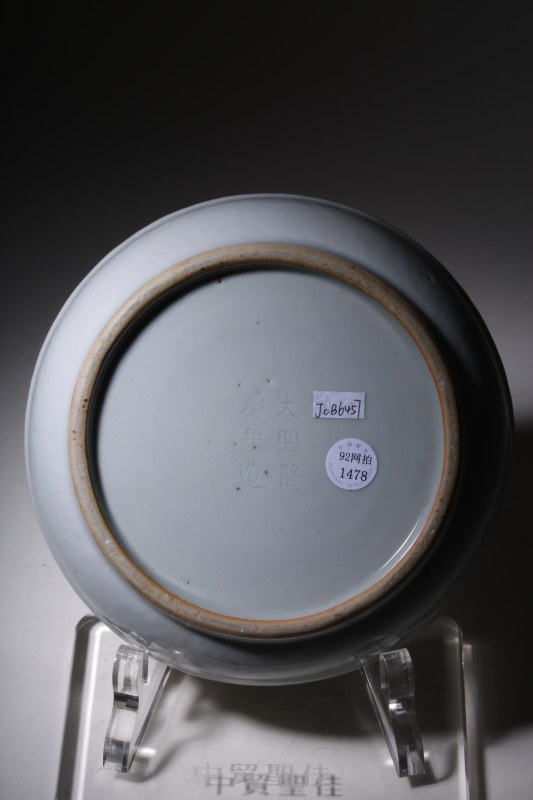 现代 白釉刻龙纹器 - 图1
