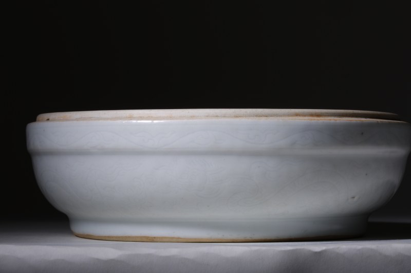 现代 白釉刻龙纹器 - 图4